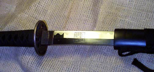 katana_swords.jpg (39000 bytes)